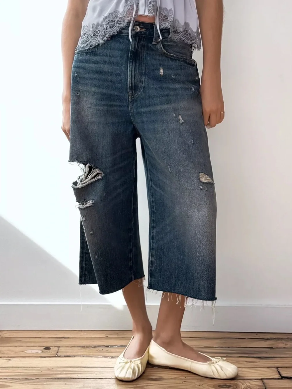 Zara MID-RISE RIPPED DENIM
JORTS TRE - Picture 3 of 8